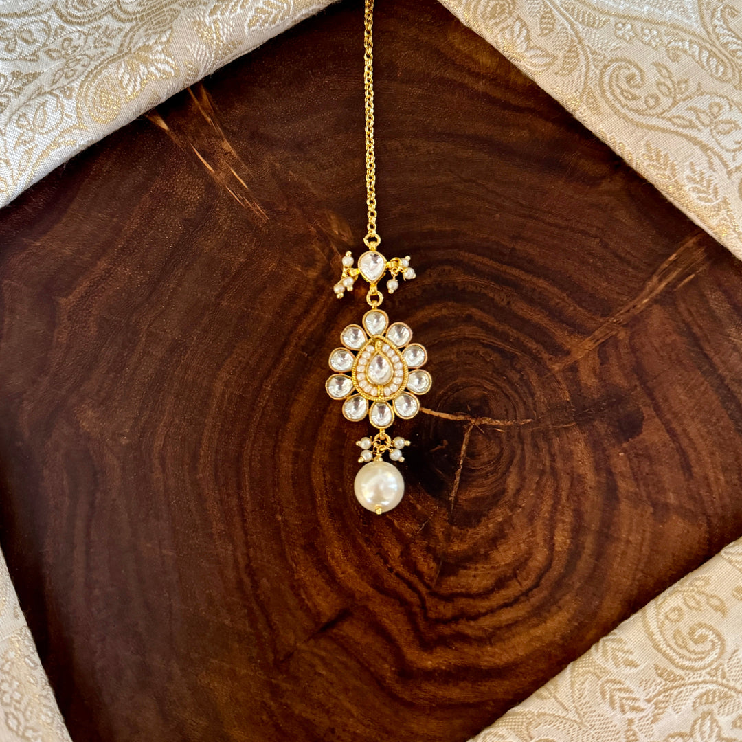 Rashi Pearl and Polki Mangtikka