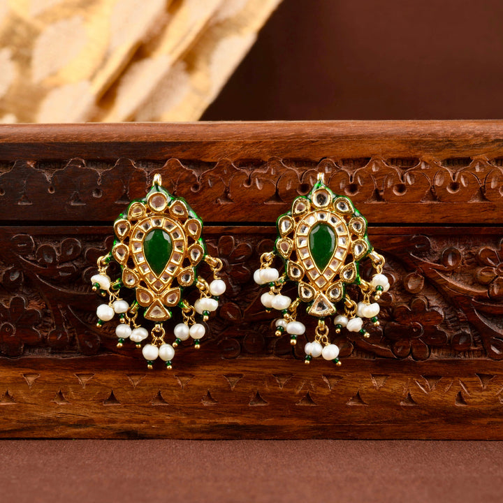 Noorvi Polki and Emerald Necklace Set
