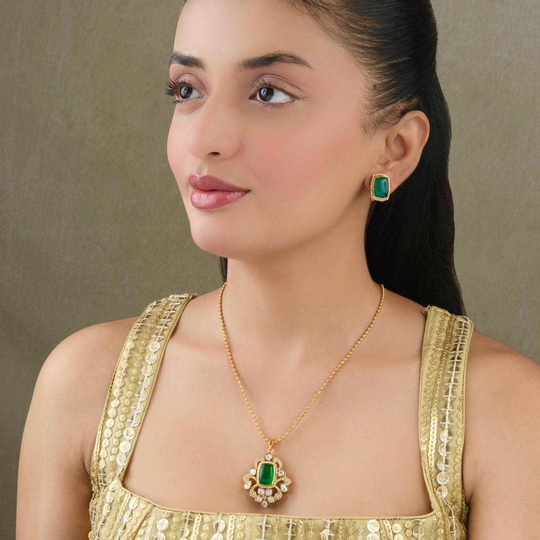 Charvi Pendant Necklace Set