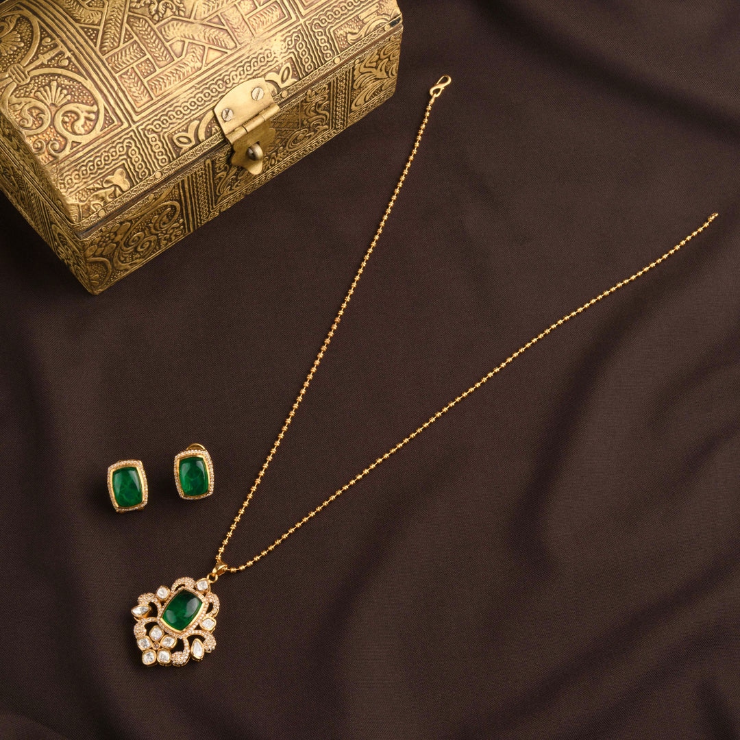 Charvi Pendant Necklace Set