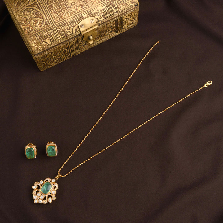 Charvi Pendant Necklace Set