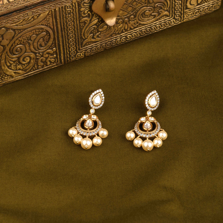 Yasmin Polki and Pearl Necklace Set