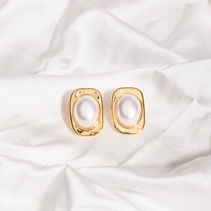 Tulip Pearl Studs